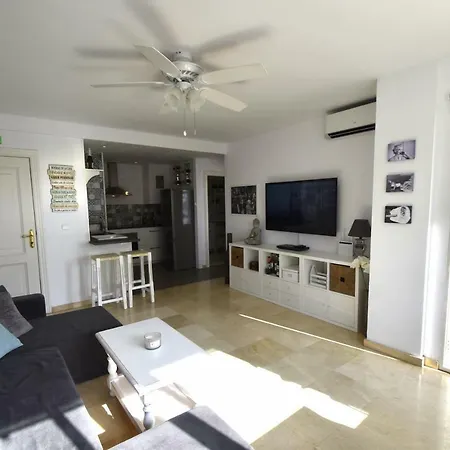 Sunny And Modern In La Carihuela 托雷莫利诺斯