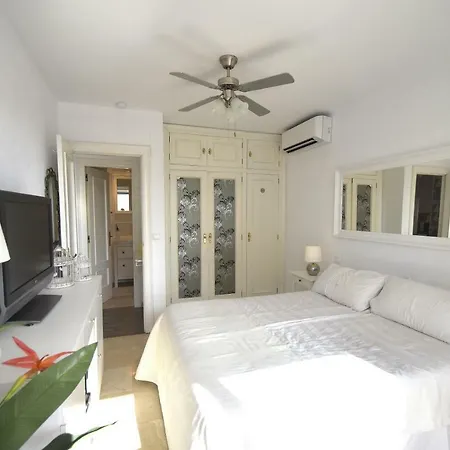 Sunny And Modern In La Carihuela 托雷莫利诺斯